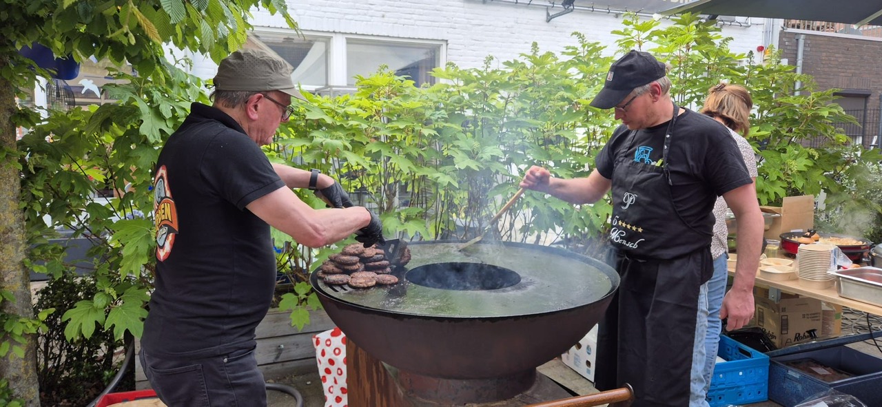 DorpsBBQ Vlierden BBQ met lokale ondernemers